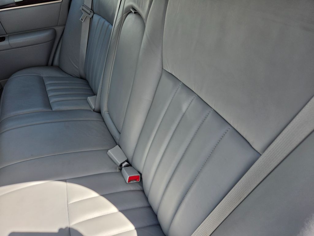 2005 Lincoln Town Car - $7,750