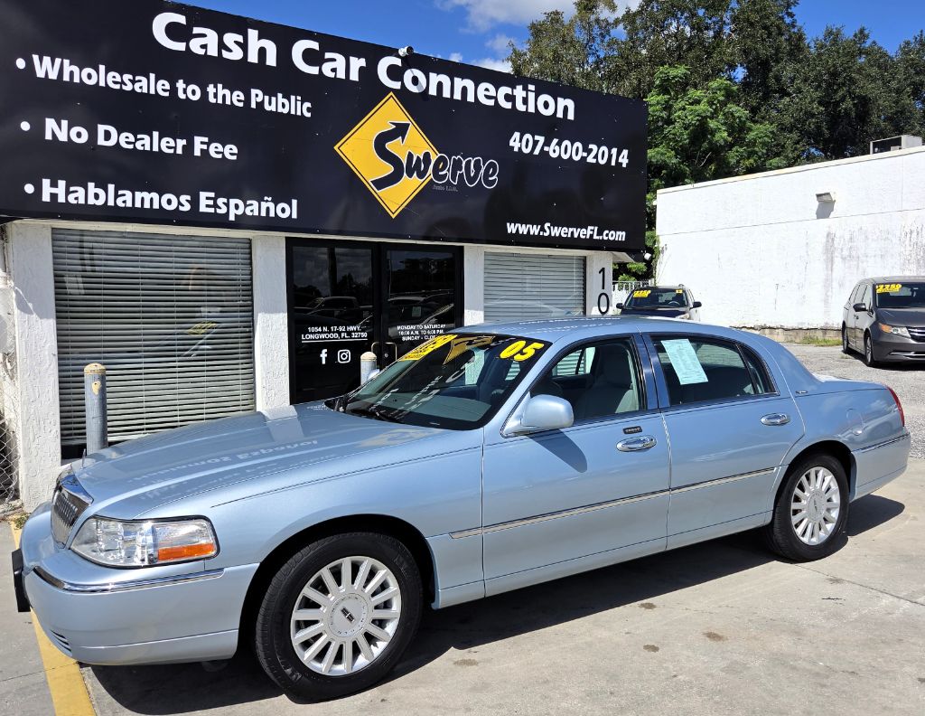 2005 Lincoln Town Car - $7,750
