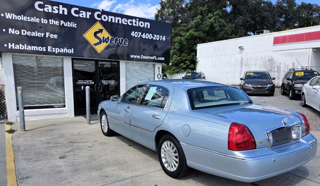 2005 Lincoln Town Car - $7,750