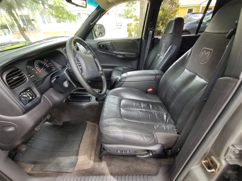 1999 Dodge Durango SLT photo