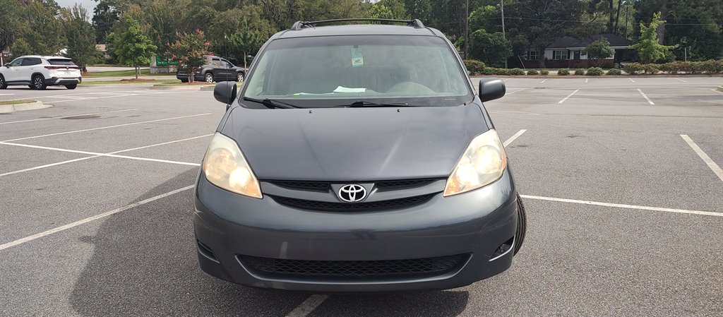 2006 Toyota Sienna - $5,899