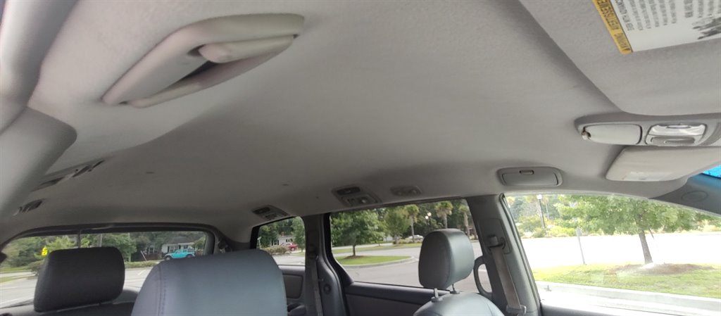 2006 Toyota Sienna - $5,899