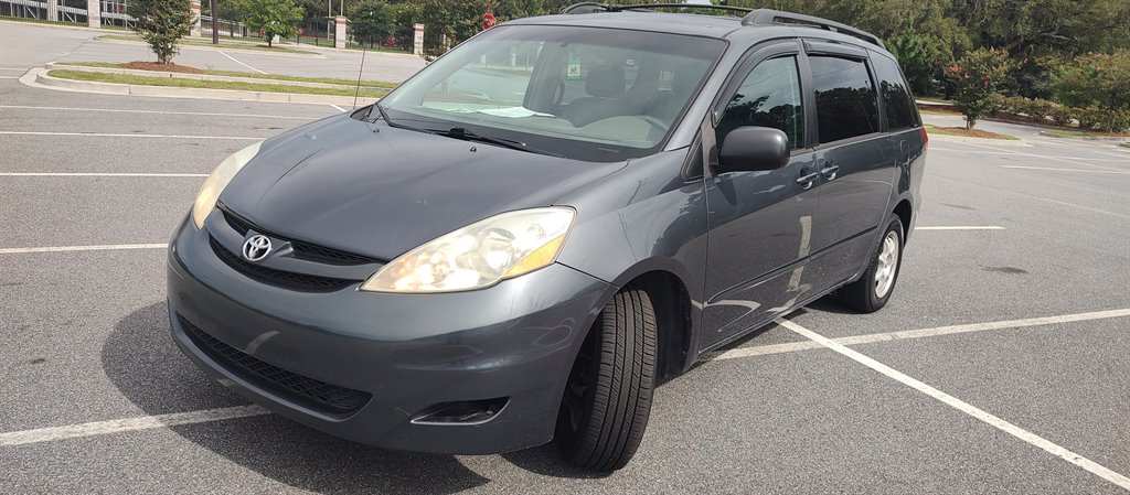 2006 Toyota Sienna - $5,899