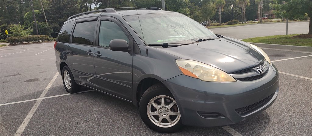 2006 Toyota Sienna - $5,899