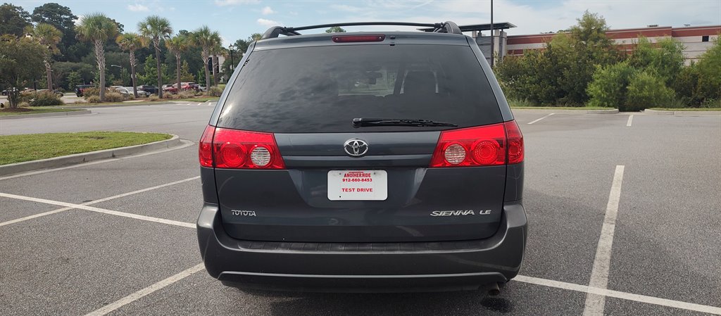 2006 Toyota Sienna - $5,899