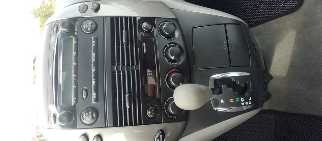 2006 Toyota Sienna - $5,899