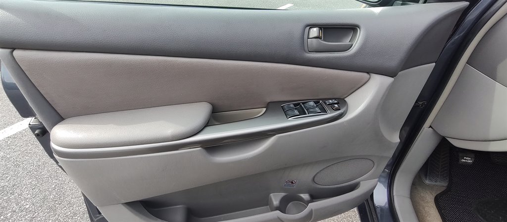 2006 Toyota Sienna - $5,899