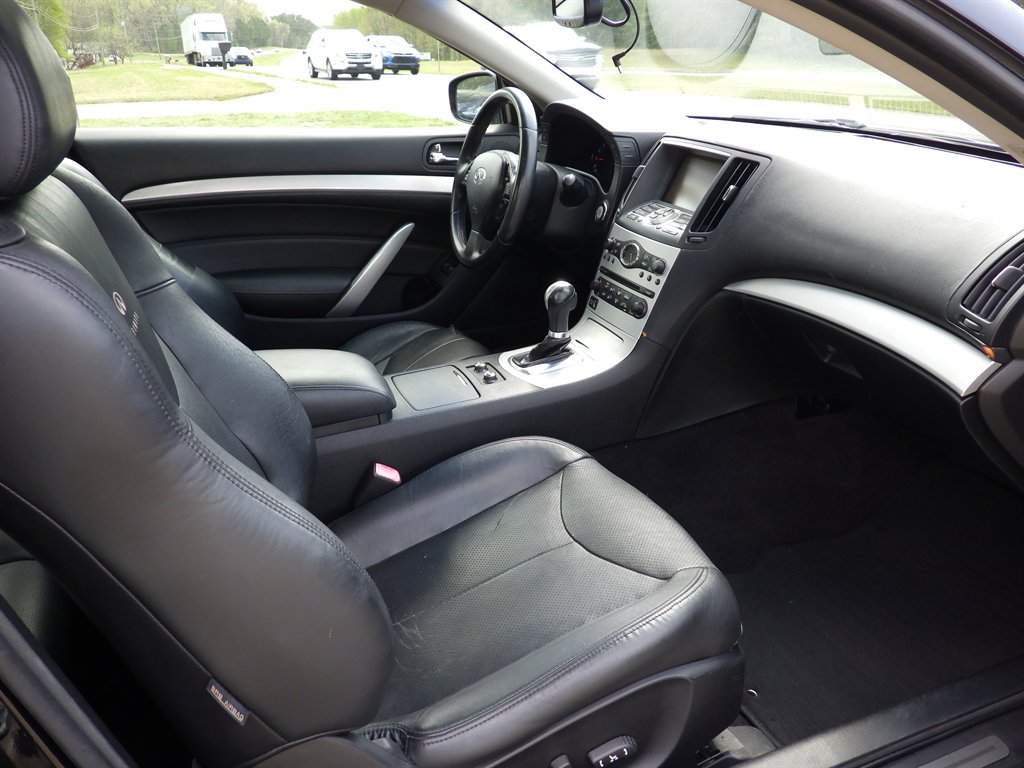 2009 Infiniti Integra photo