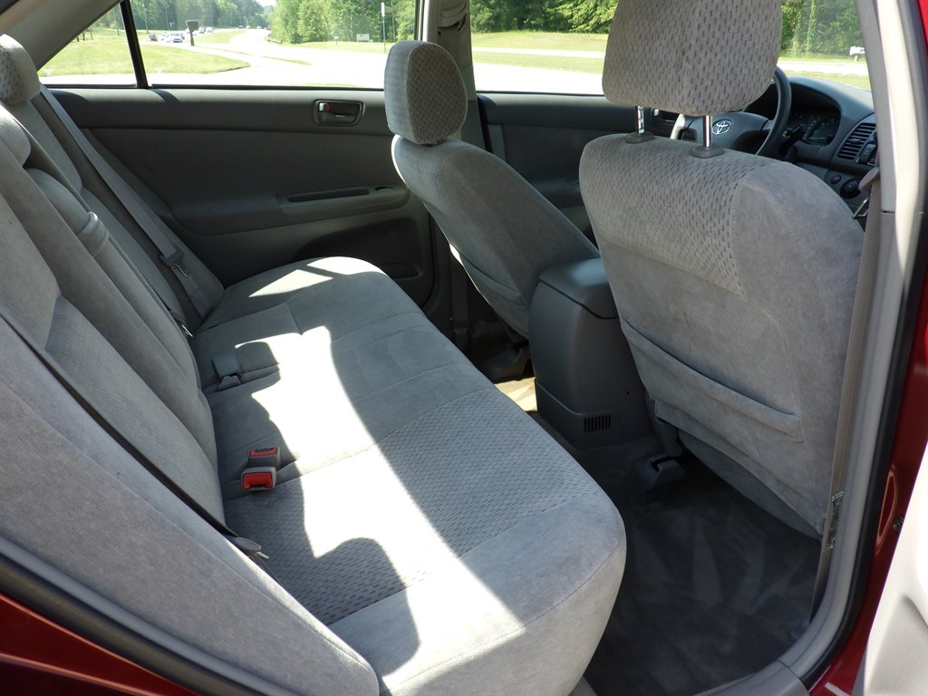 2003 Toyota Camry LE photo