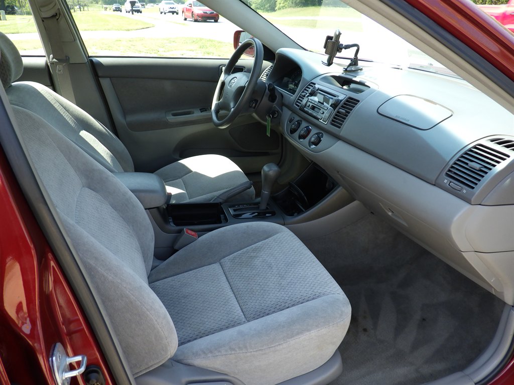 2003 Toyota Camry LE photo