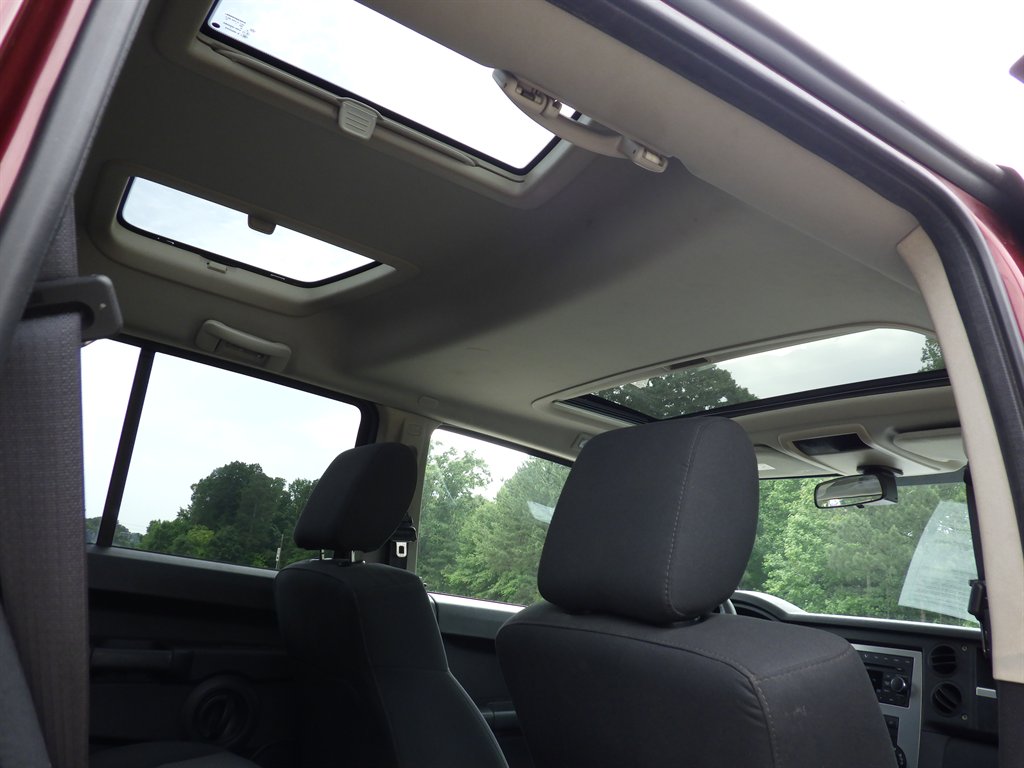 2008 Jeep Commander Sport photo