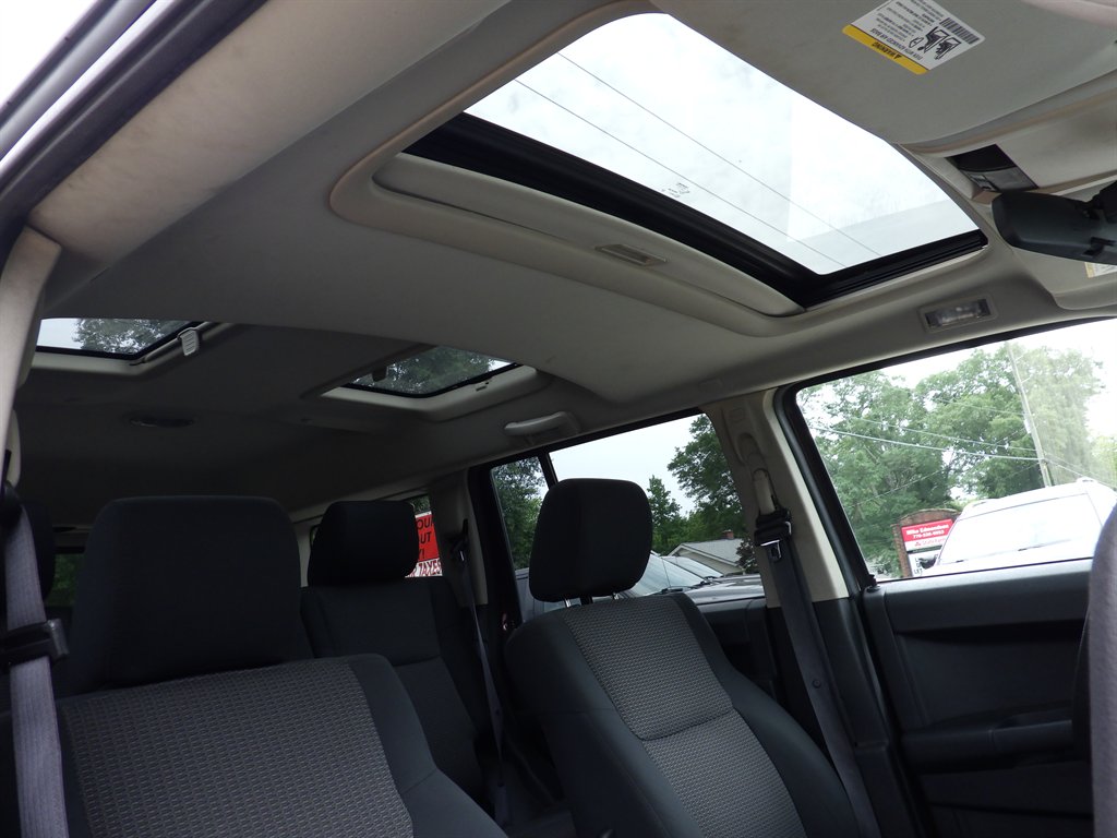 2008 Jeep Commander Sport photo
