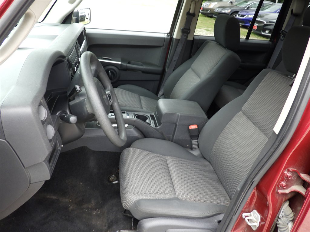 2008 Jeep Commander Sport photo