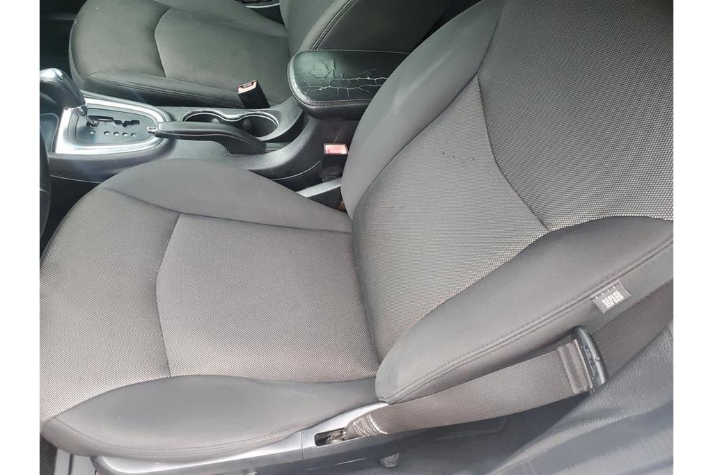 2013 Dodge Avenger SXT photo