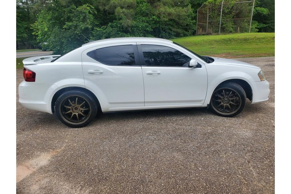 2013 Dodge Avenger SXT photo