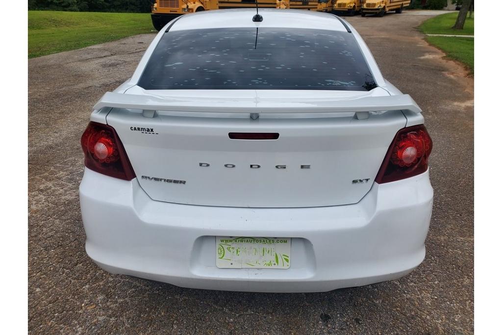 2013 Dodge Avenger SXT photo