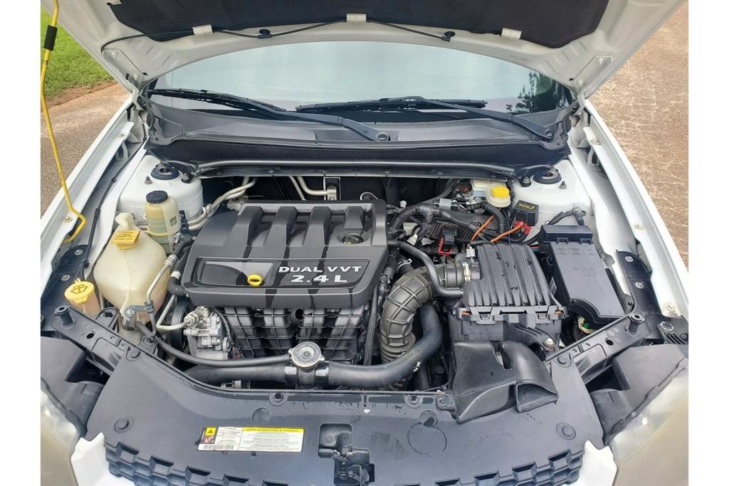 2013 Dodge Avenger SXT photo