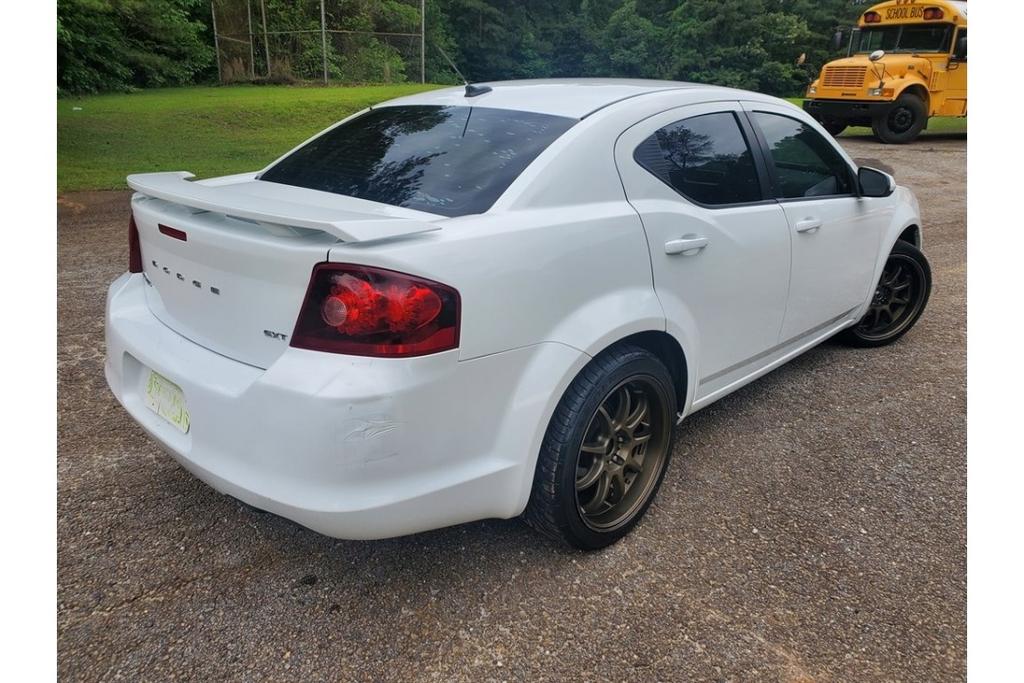 2013 Dodge Avenger SXT photo