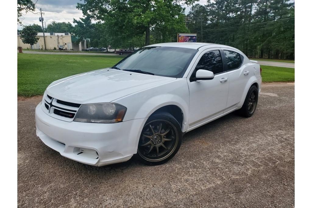 2013 Dodge Avenger SXT photo