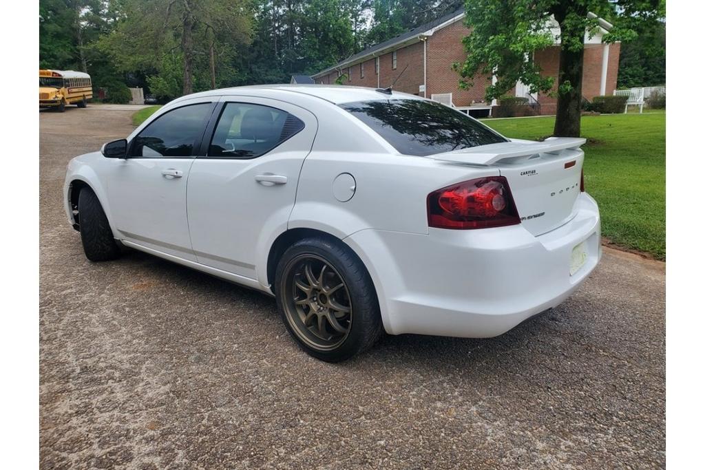 2013 Dodge Avenger SXT photo