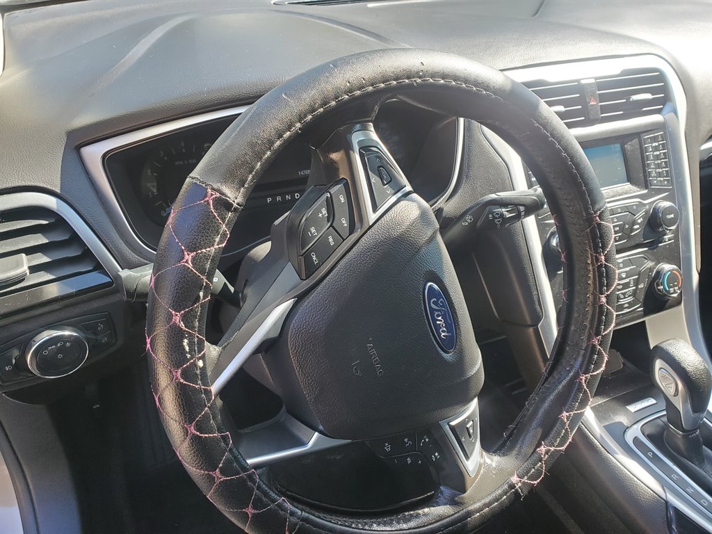 2015 Ford Fusion SE photo