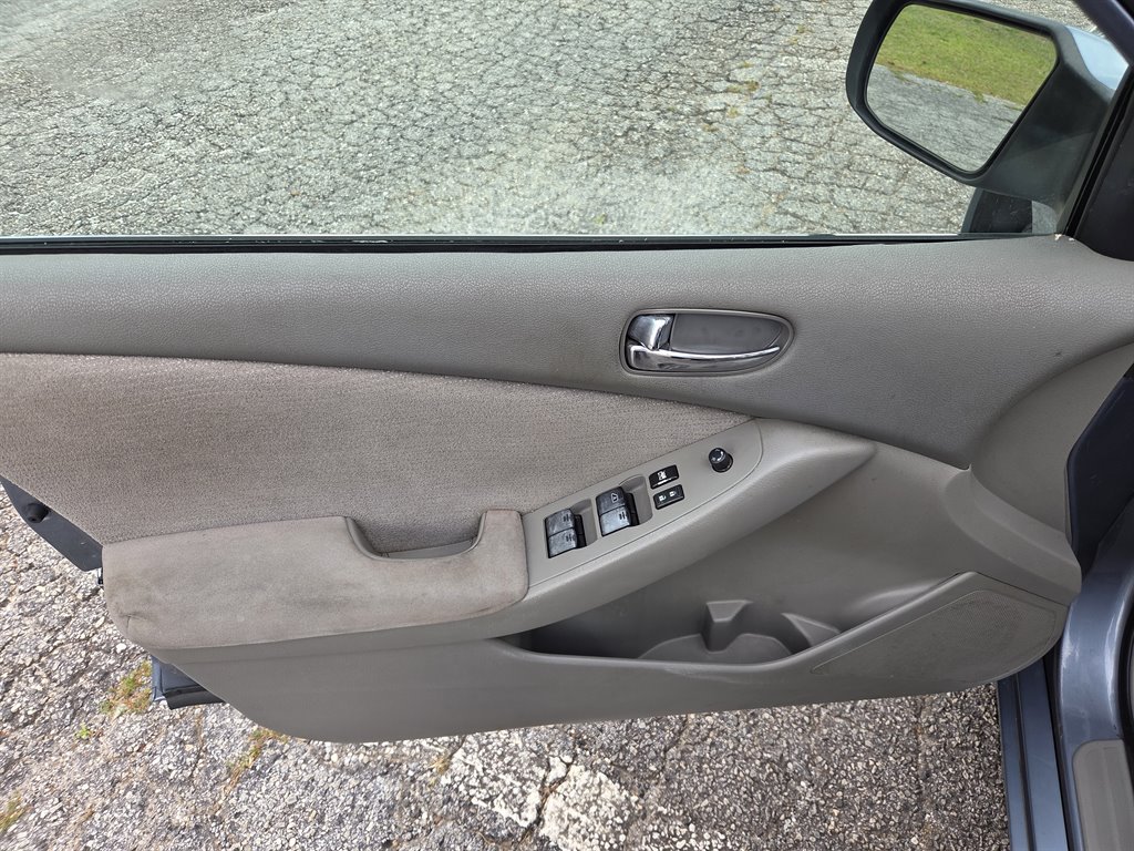 2012 Nissan Altima - $7,639