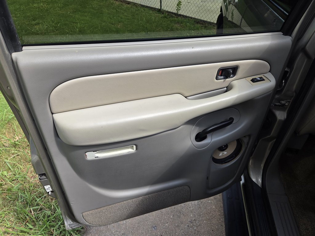 2002 Chevrolet Suburban - $8,539