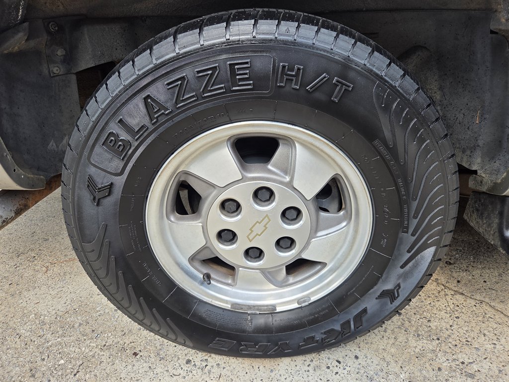 2002 Chevrolet Suburban - $8,539