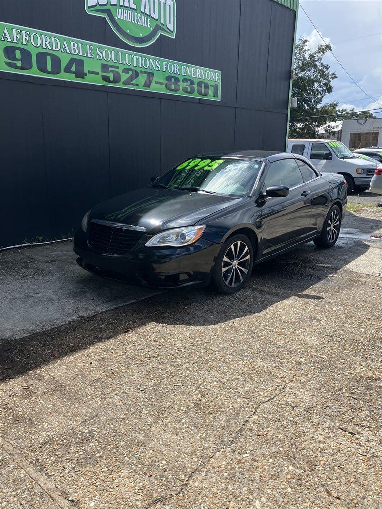 2011 Chrysler 200 - $6,995