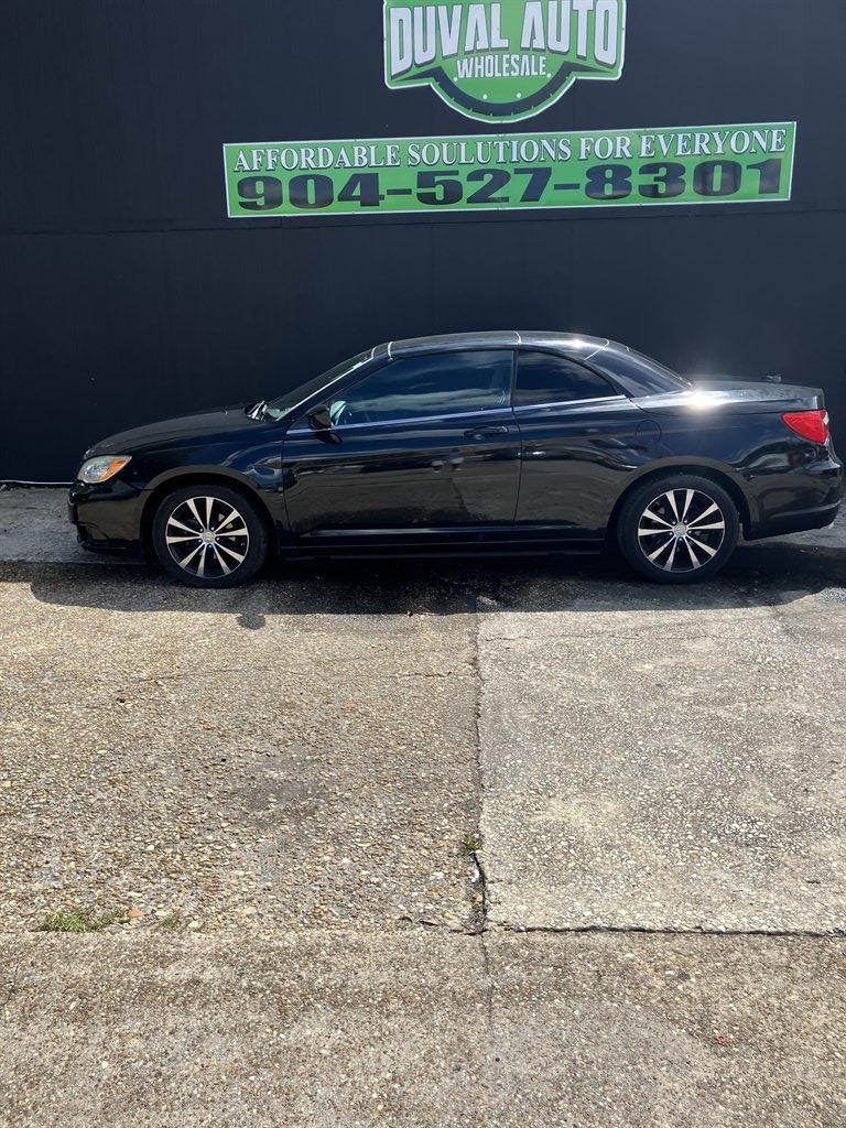 2011 Chrysler 200 - $6,995