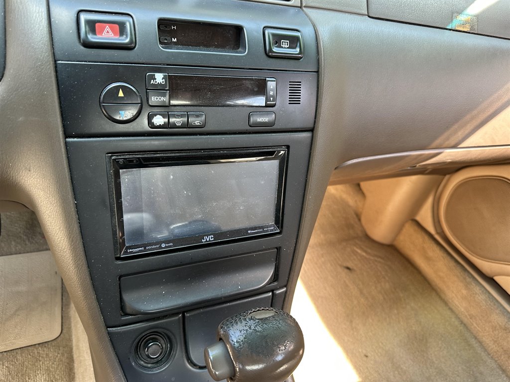 1995 Nissan Maxima GLE photo