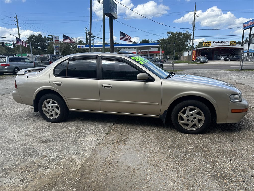 1995 Nissan Maxima GLE photo