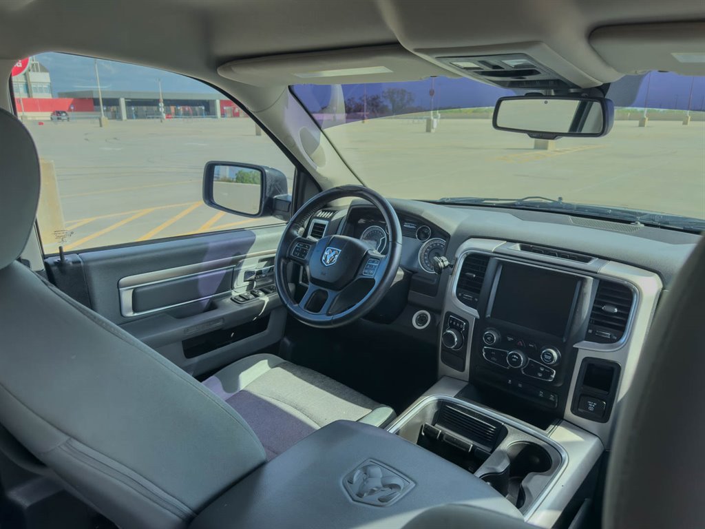 2016 RAM 1500 SLT photo