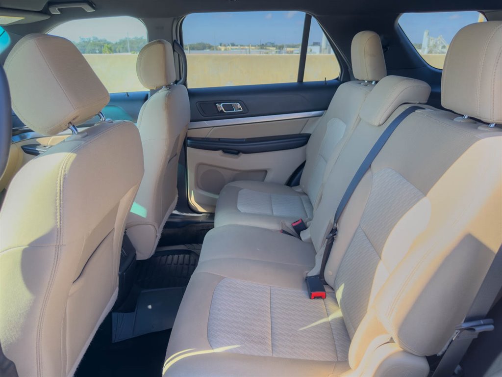2017 Ford Explorer photo