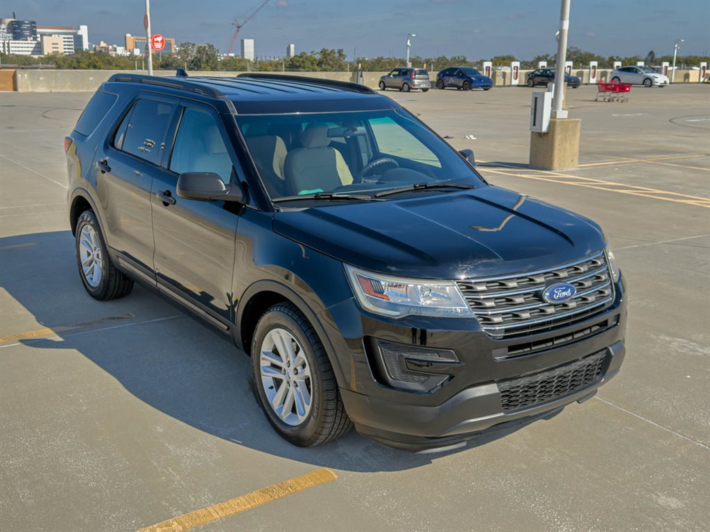2017 Ford Explorer photo