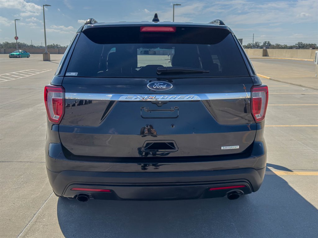 2017 Ford Explorer photo
