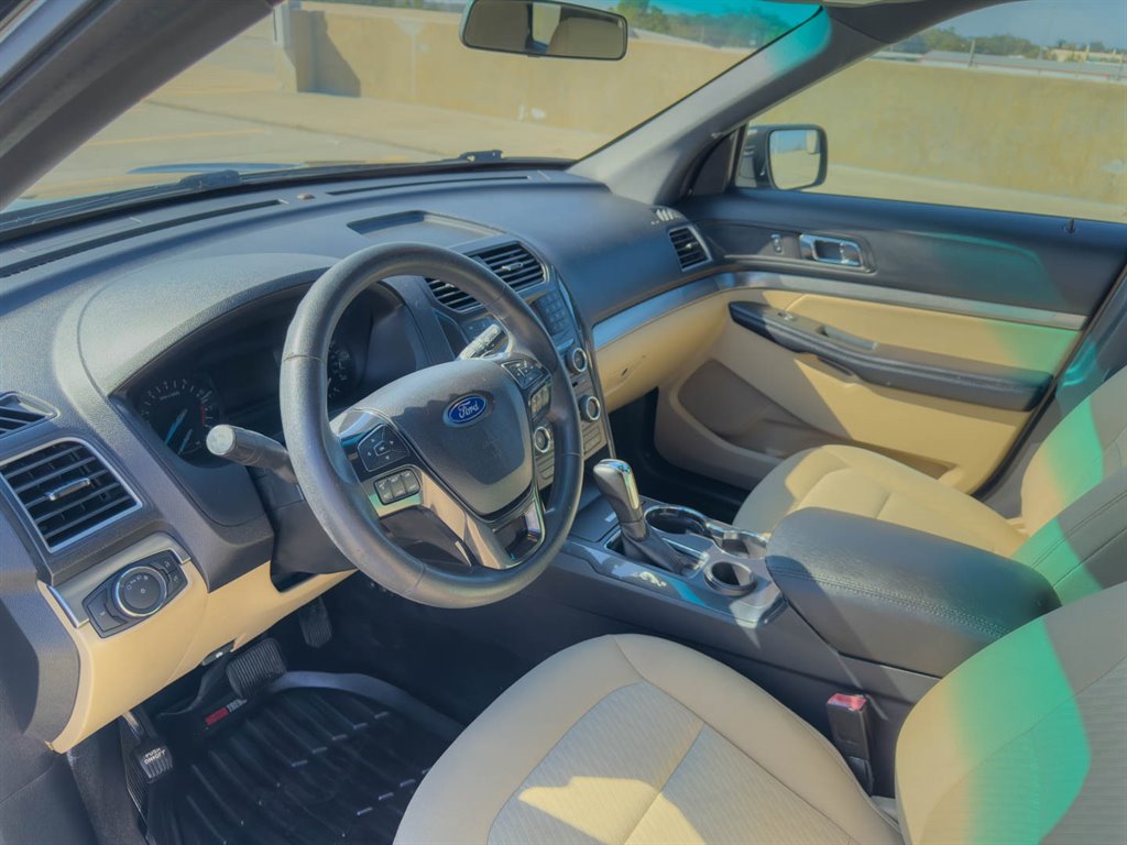2017 Ford Explorer photo