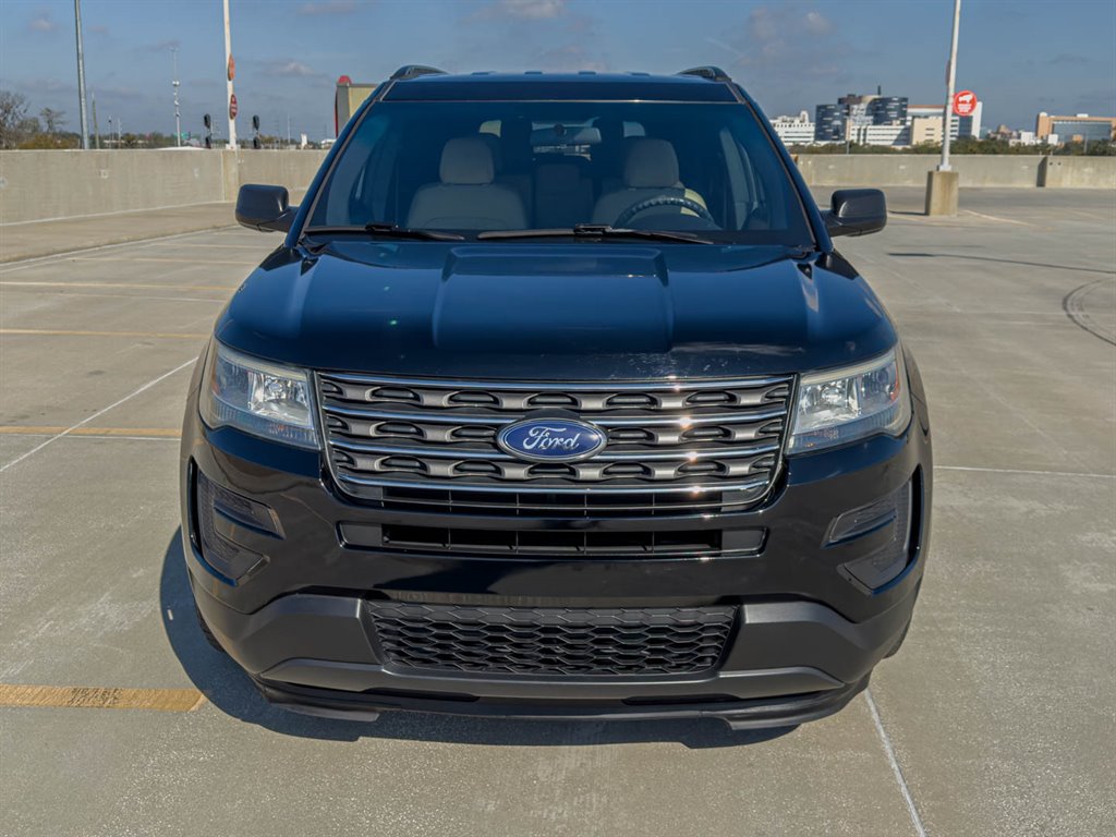 2017 Ford Explorer photo