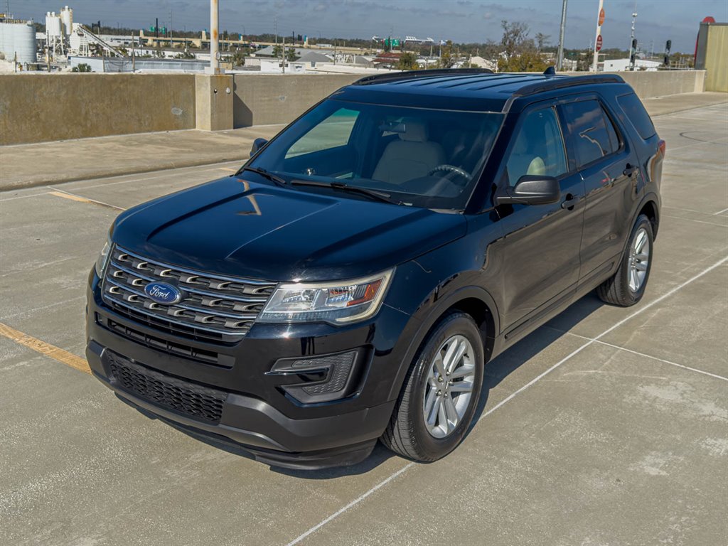 2017 Ford Explorer photo