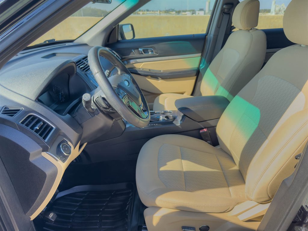 2017 Ford Explorer photo
