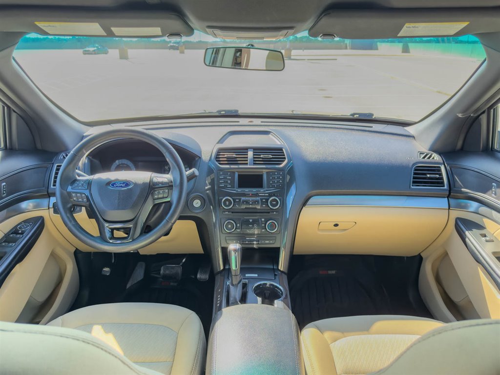2017 Ford Explorer photo