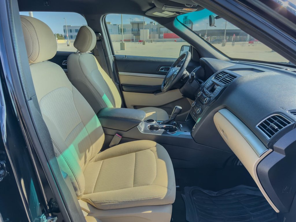 2017 Ford Explorer photo