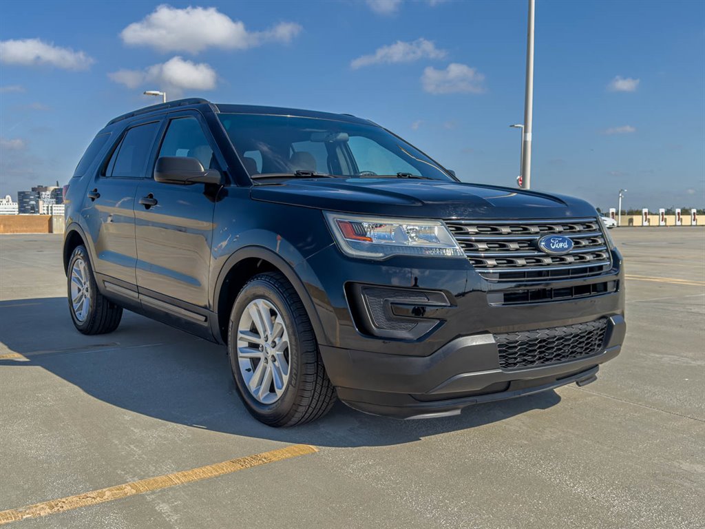 2017 Ford Explorer photo