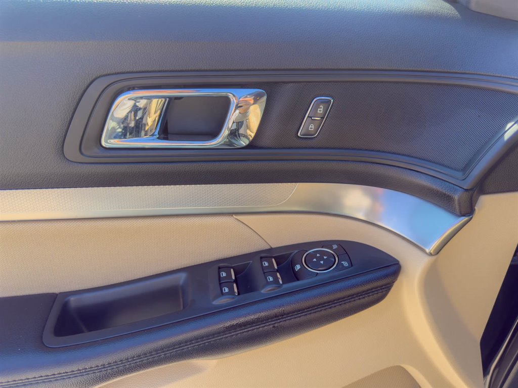 2017 Ford Explorer photo