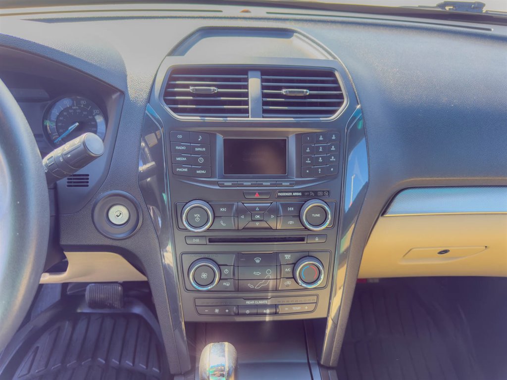 2017 Ford Explorer photo