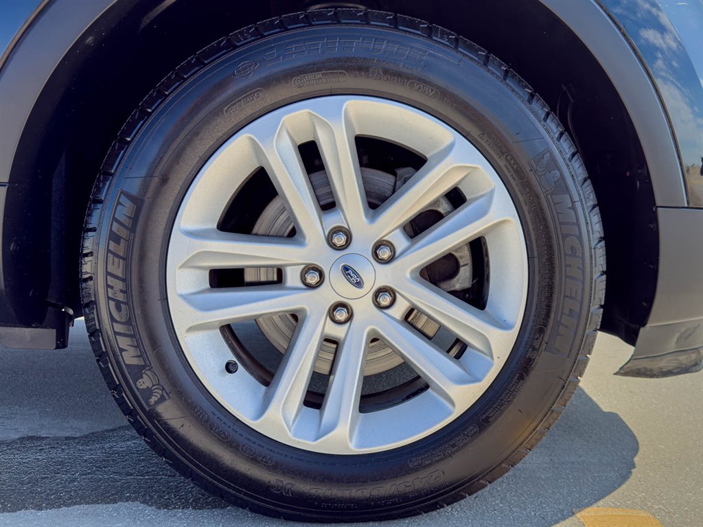 2017 Ford Explorer photo
