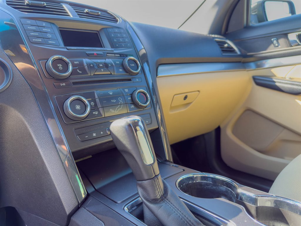 2017 Ford Explorer photo