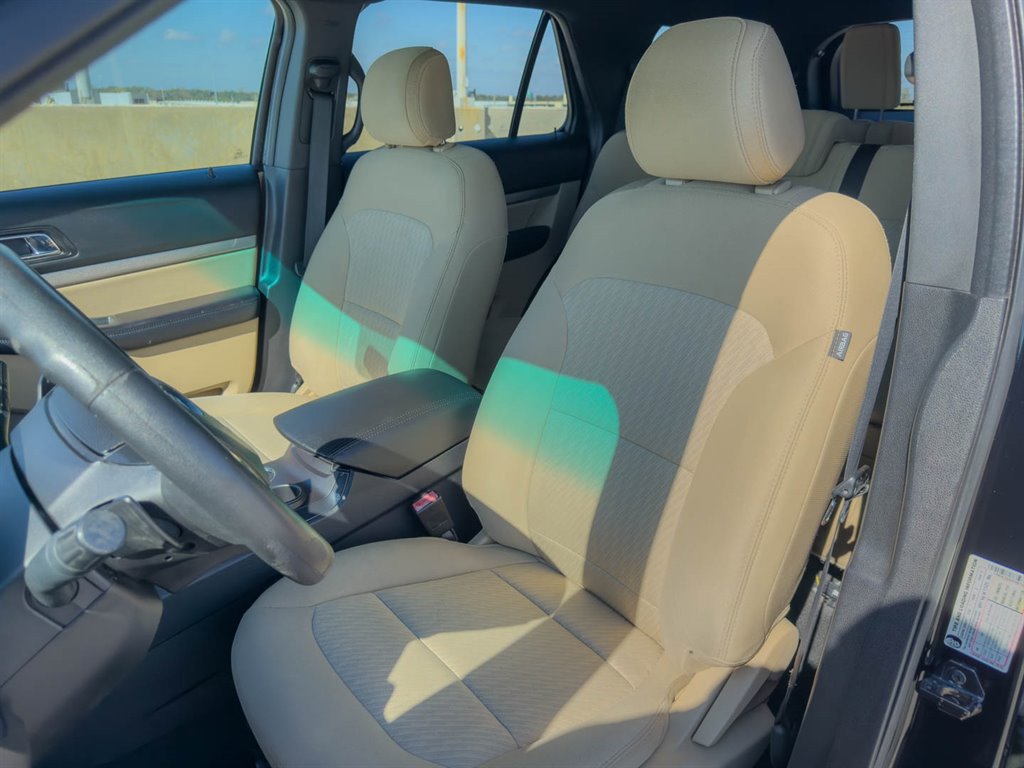 2017 Ford Explorer photo