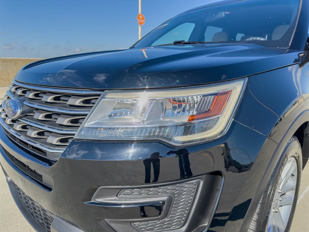 2017 Ford Explorer photo