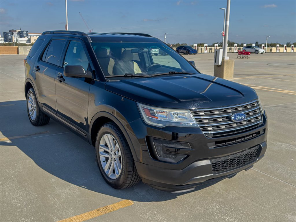 2017 Ford Explorer photo